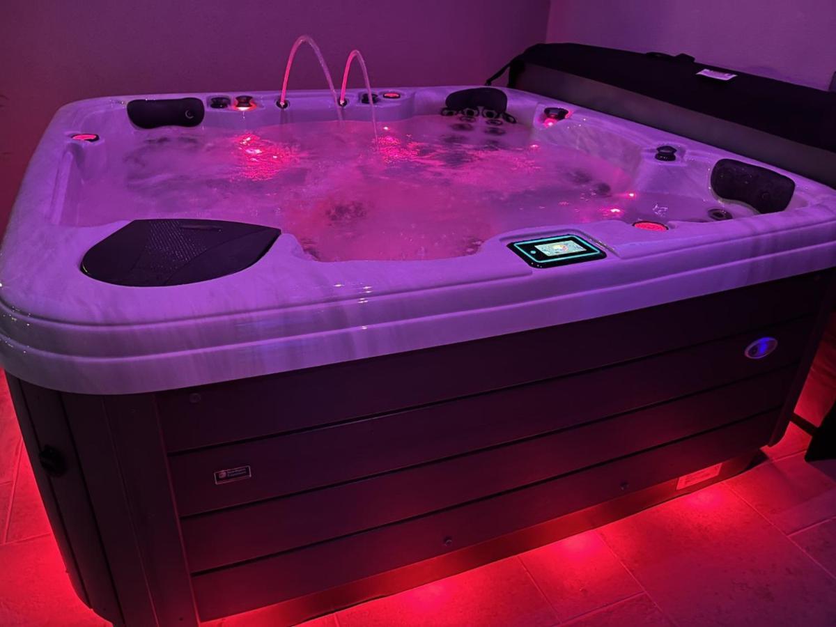 La Suite De Charme Du Mas De La Fontaine De Jonquier Avec Spa Privatif Séguret Exteriör bild